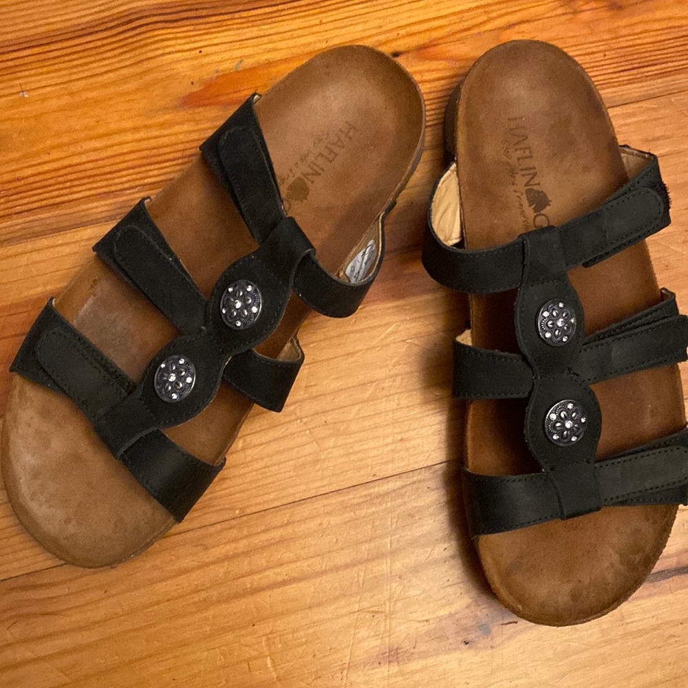 Navy cork-bed sandals with 3 adjustable velcro straps and rhinestone medallions